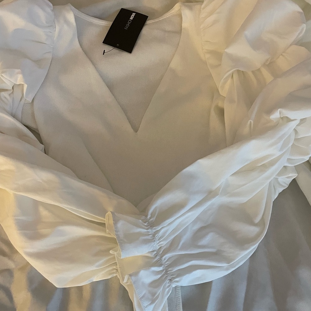 Head Turning Body Suit with Puff Sleeves